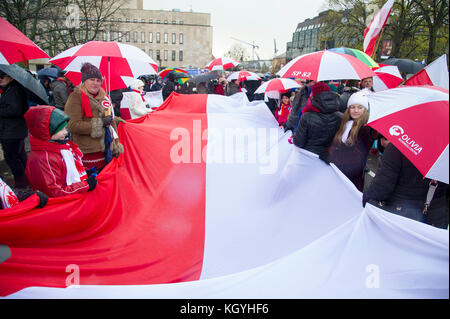 Gdansk, Polonia. Xi Nov, 2017. L indipendenza nazionale Parade durante il polacco giorno dell indipendenza nazionale a Danzica, Polonia. Xi Nov, 2017.. Credito: Wojciech Stróżyk/Alamy Live News Foto Stock