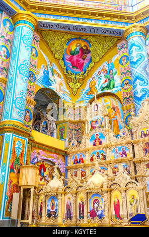 Pochayiv, Ucraina - 30 agosto 2017: impressionante luminosi affreschi e mosaici dell'interno della cattedrale della trasfigurazione, del 30 di agosto in pochayiv. Foto Stock