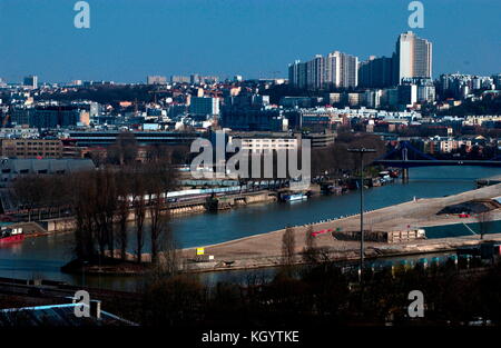 AJAXNETPHOTO. 7 APL 2006. ILE SEGUIN, PARIGI, FRANCIA. - BOULOGNE BILLANCOURT, VECCHIA FABBRICA RENAULT SULL'ILE SEGUIN APPIATTITA. PHOTO:JONATHAN EASTLAND/AJAX REF:D1X604 1048 Foto Stock