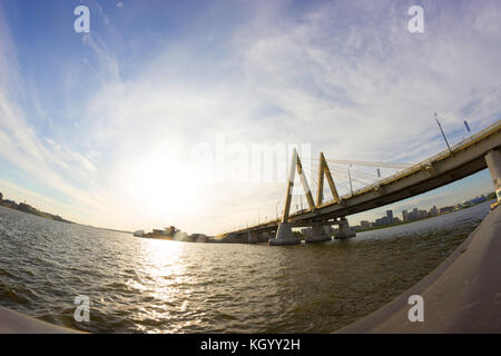 Millenium Bridge in Russia, città di Kazan. fiume kazanka Foto Stock