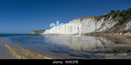 Vista panoramica della famosa Scala dei Turchi scogliera vicino a Agrigento, Sicilia Foto Stock