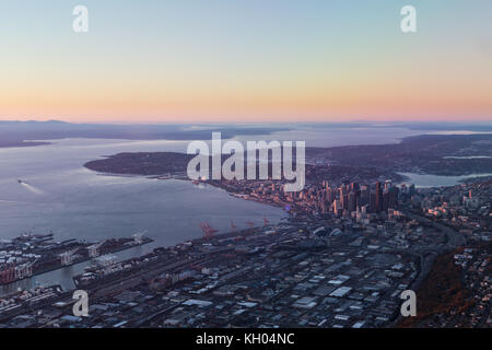 Vista aerea di Seattle dal sud al tramonto Foto Stock