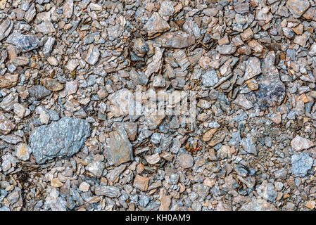 Abstract edificio naturale sfondo grigio con piccole pietre a forma di macerie Foto Stock