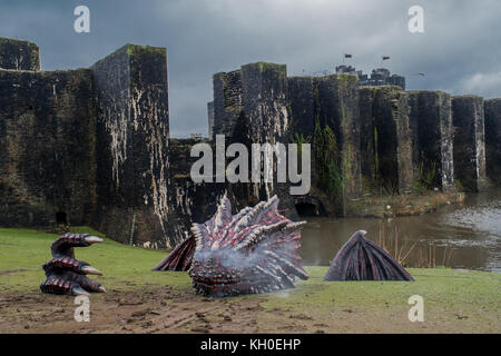 Dragon nel parco del castello, Caerphilly, South Wales, Wales, Regno Unito Foto Stock