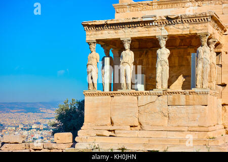 Il portico delle cariatidi all'Eretteo tempio sull'Acropoli di Atene, Grecia Foto Stock