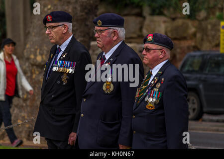 Torquay, Devon, Inghilterra, Regno Unito. Xi Nov, 2017. Il giorno dell'Armistizio 2017 presso il cenotafio in Torquay Credito: James Hodgson/Alamy Live News Foto Stock