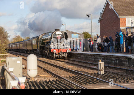 Spooner stazione di Riga, UK. Xi Nov, 2017. Il Flying Scotsman sul percorso da Norwich a Ely passando attraverso Spooner fila di attraversamento della stazione Credito: Kevin snelling/Alamy Live News Foto Stock