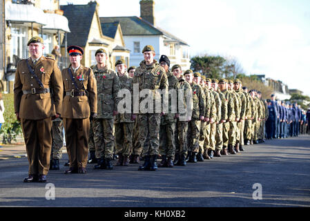 Ricordo il servizio presso il Southend cenotafio in Cliff Gardens, Clifftown Parade si affaccia l'estuario del Tamigi a Southend on Sea, Essex. Ricordo la domenica Foto Stock