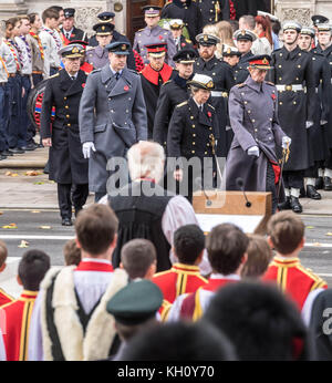 Londra, 12 novembre 2017 S.A.R. la principessa roayl (centro ) accanto a Sua Altezza Reale il Duca di Kent al servizio nazionale di ricordo presso il Cenotafio, Whitehall, Londra. Foto Stock