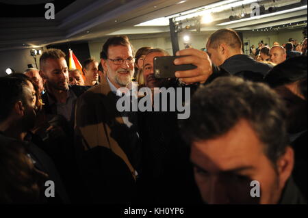 Hotel Barcelo Sants, Barcellona, in Catalogna, Spagna. 12 novembre 2017. Mariano Rajoy, primo ministro spagnolo e presidente in carica del pp Partido popular visiti Barcellona per il supporto di pp candidato xavier garcia albiol per elezioni catalano il 21 dicembre 2017. Credito: alberto paredes / alamy live news Foto Stock