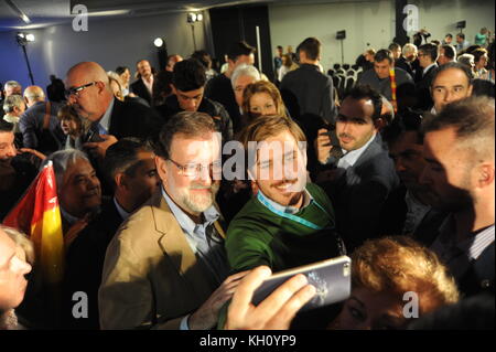 Hotel Barcelo Sants, Barcellona, in Catalogna, Spagna. 12 novembre 2017. Mariano Rajoy, primo ministro spagnolo e presidente in carica del pp Partido popular visiti Barcellona per il supporto di pp candidato xavier garcia albiol per elezioni catalano il 21 dicembre 2017. Credito: alberto paredes / alamy live news Foto Stock