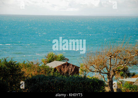 Portland, Dorset, Regno Unito. 12 novembre 2017 - un vento rigido crea bianco-sormontato onde di Lyme Bay sul ricordo domenica credito: stuart fretwell/alamy live news Foto Stock