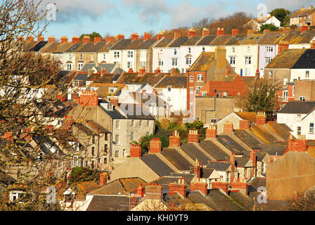 Portland, Dorset, Regno Unito. 12 novembre 2017 - cottage in pietra in fortuneswell sono immersi nel pomeriggio di sole sulla gelida ricordo domenica credito: stuart fretwell/alamy live news Foto Stock