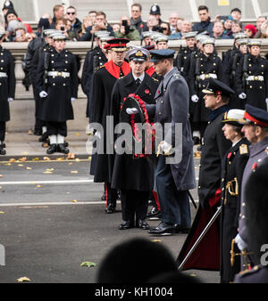 Londra, 12 novembre 2017 HRH il duca di cambridge porta il suo wrieth avanti al servizio nazionale di ricordo presso il Cenotafio, Whitehall, Londra. Credito: Ian Davidson/alamy live news Foto Stock