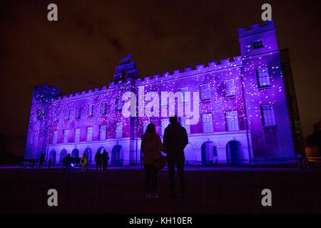 Londra, Regno Unito. Xii Nov, 2017. Luce spettacolari visualizza a Syon Park il bosco incantato illuminato evento. Credito: Guy Corbishley/Alamy Live News Foto Stock