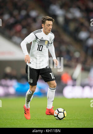 Londra, Grossbritannien. 10 novembre 2017. Mesut OEZIL (Ozil, GER) Aktion, Fussball Laenderspiel, Freundschaftsspiel, Inghilterra (ENG) - Germania (GER) 0:0, AM 10.11.2017 a Londra/ Grossbritannien. |utilizzo del credito mondiale: dpa/Alamy Live News Foto Stock