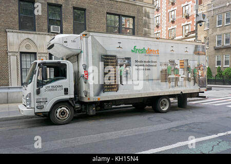 Una nuova consegna diretta carrello parcheggiato durante una consegna del cibo nel Greenwich Village, Manhattan, New York City. Foto Stock