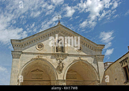 Il santuario di san Michele Arcangelo della chiesa, top, Monte sant'angelo, Puglia, gargano puglia, italia meridionale Foto Stock