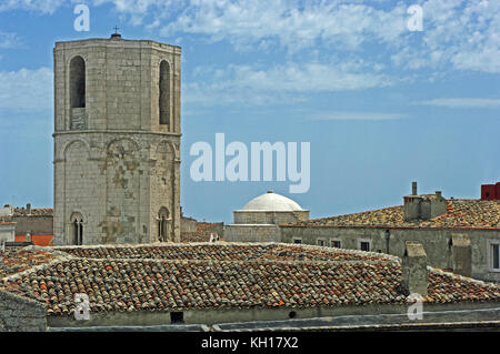Campanile, la Chiesa del pellegrinaggio di san michele arcanulo, Monte sant'angelo, Puglia, gargano puglia, italia meridionale Foto Stock