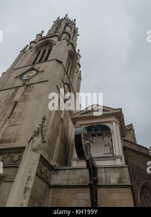 St. dunstan-in-the-ovest della chiesa a Londra - la torre e l'orologio Foto Stock