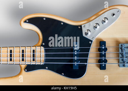 Close-up di un parafango-elettrico stile jazz bass guitar Foto Stock