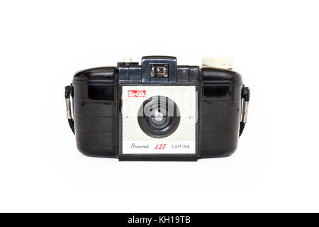 Classico 1950 Kodak Brownie 127 pellicola in rotolo, telecamera isolata contro uno sfondo bianco Foto Stock