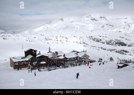 Apre club di sci su piste- la folie douce. partytime presso la plagnes località sciistica nelle Alpi francesi. Foto Stock