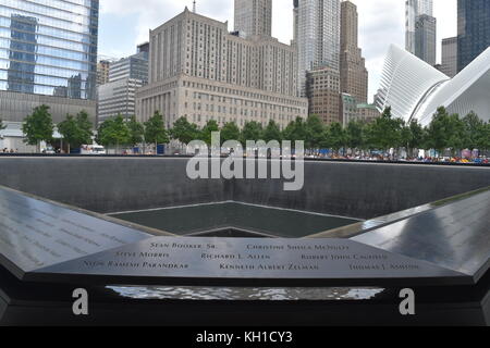 Il Nord pool alla 9/11 Memorial nella città di New York. Foto Stock