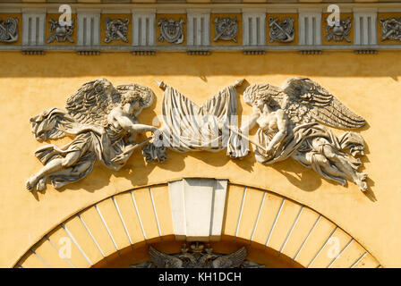 L'Admiralty Building - l'ex sede della admiralty board e il russo imperiale marina a San Pietroburgo, Russia e la corrente headq Foto Stock