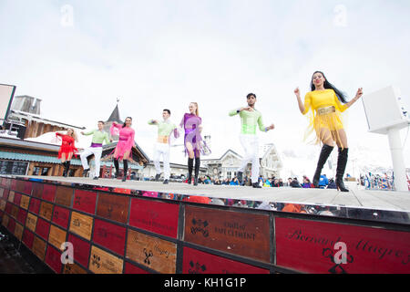 Apre club di sci su piste- la folie douce. partytime presso la plagnes località sciistica nelle Alpi francesi. Foto Stock