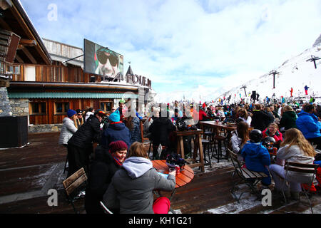 Apre club di sci su piste- la folie douce. partytime presso la plagnes località sciistica nelle Alpi francesi. Foto Stock