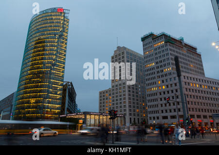 Il centro commerciale di Berlino centro shopping a Leipziger Platz, che offre varie strutture per lo shopping su quattro piani e un vasto Foto Stock