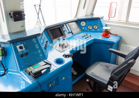 Interno di un treno della cabina operatore Foto Stock