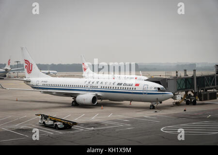 Pechino, Cina - ottobre 2017: air china airbus è atterrato all aeroporto di Pechino in Cina. air china è la compagnia di bandiera della Repubblica popolare cinese Foto Stock