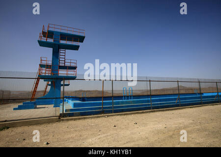 Kabul - trampolini e la piscina olimpionica costruita dai russi in offerta per Olymic giochi. La piscina non era mai parte delle Olimpiadi. Invece, Foto Stock