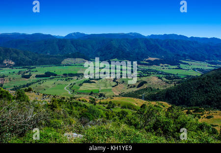 Vista sulla valle lussureggiante di kahurangi national park, Isola del Sud, Nuova Zelanda Foto Stock