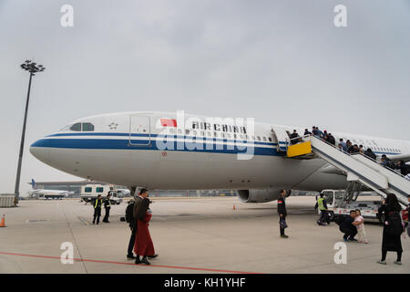 Pechino, Cina - ottobre 2017: air china airbus è atterrato all aeroporto di Pechino in Cina. air china è la compagnia di bandiera della Repubblica popolare cinese Foto Stock