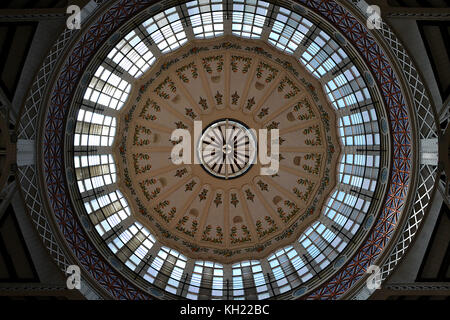 Cupola del mercato centrale a Valencia - Spagna Foto Stock