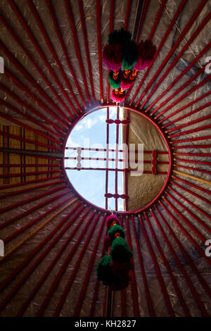 Foro in una yurt tetto. yurt è una tradizionale casa nomade in Asia centrale Foto Stock