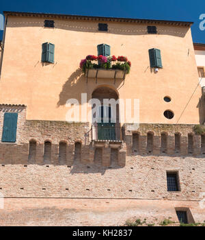 Jesi (Ancona, marche, Italia): tipici edifici lungo le mura storiche Foto Stock