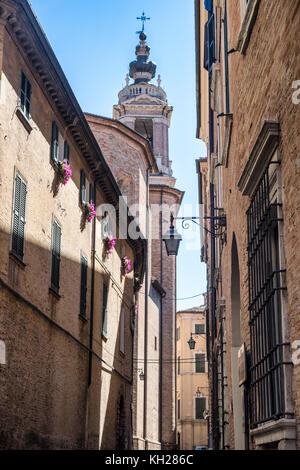 Jesi (Ancona, marche, Italia): edifici della città storica. una tipica strada Foto Stock