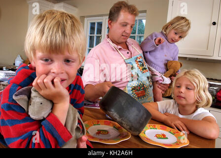 Tim West con George, Anna e Sophie (viola) superiore Foto Stock