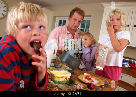 Tim West con George, Anna e Sophie (viola) superiore Foto Stock