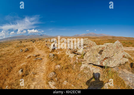 Zorats karer (carahunge) - pietra preistorici piramidi sito in Armenia, noto anche come stonehendge armeno Foto Stock