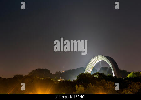 Monumento alla riunificazione di Ucraina e Russia a Kiev in Ucraina. Foto Stock