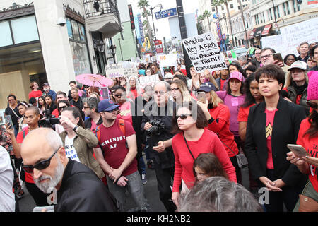 Hollywood, Ca. 12th novembre 2017. MeToo Women's March A Hollywood, California, il 12 novembre 2017. Credit: Faye Sadou/Media Punch Credit: Media Punch Inc/Alamy Live News/Alamy Live News Foto Stock