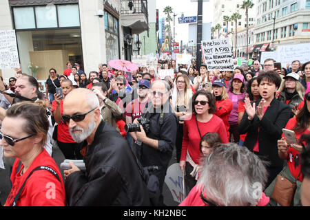 Hollywood, Ca. 12th novembre 2017. MeToo Women's March A Hollywood, California, il 12 novembre 2017. Credit: Faye Sadou/Media Punch Credit: Media Punch Inc/Alamy Live News/Alamy Live News Foto Stock