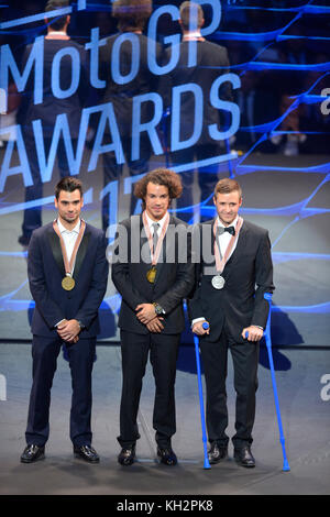 Valencia, Spagna. 12 novembre 2017. Podio Moto2, Miguel OLIVEIRA, Franco MORBIDELLI, Thomas LUTHI durante la cerimonia di premiazione FIM dopo il Gran Premio Motul de la Comunitat Valenciana, al Palacio de Congresos di Valencia, Spagna. Domenica 12 novembre 2017. Crediti: Gtres Información más Comuniación on line, S.L./Alamy Live News Foto Stock