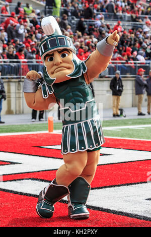 Columbus, Ohio, Stati Uniti d'America. Xi Nov, 2017. Michigan State Spartans mascotte SPARTY suona presso il NCAA Football gioco tra il Michigan State Spartans & la Ohio State Buckeyes presso lo Stadio Ohio in Columbus, Ohio. JP Waldron/Cal Sport Media/Alamy Live News Foto Stock