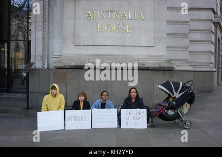 Londra, Inghilterra, Regno Unito. Il 13 novembre 2017. Amnesty international uk - sud est asiatico si riuniscono al di fuori di alta commissione di Australia in solidarietà con più di 600 rifugiati e vulnerabili gli uomini all'interno della lombrum centro di detenzione sull isola di Manus crescente consapevolezza del pubblico e al governo australiano hanno avuto limitato accesso al cibo, acqua e cure mediche poiché i servizi sono stati ritirati il 31 ottobre. Credito: vedere li/alamy live news Foto Stock